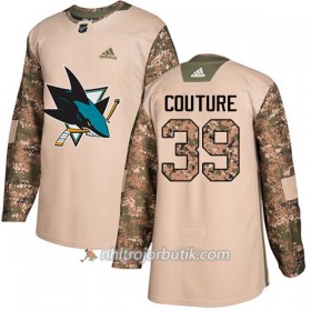 Män Ishockey San Jose Sharks Tröja Logan Couture 39 Adidas 2017-2018 Camo Veterans Day Practice Authentic